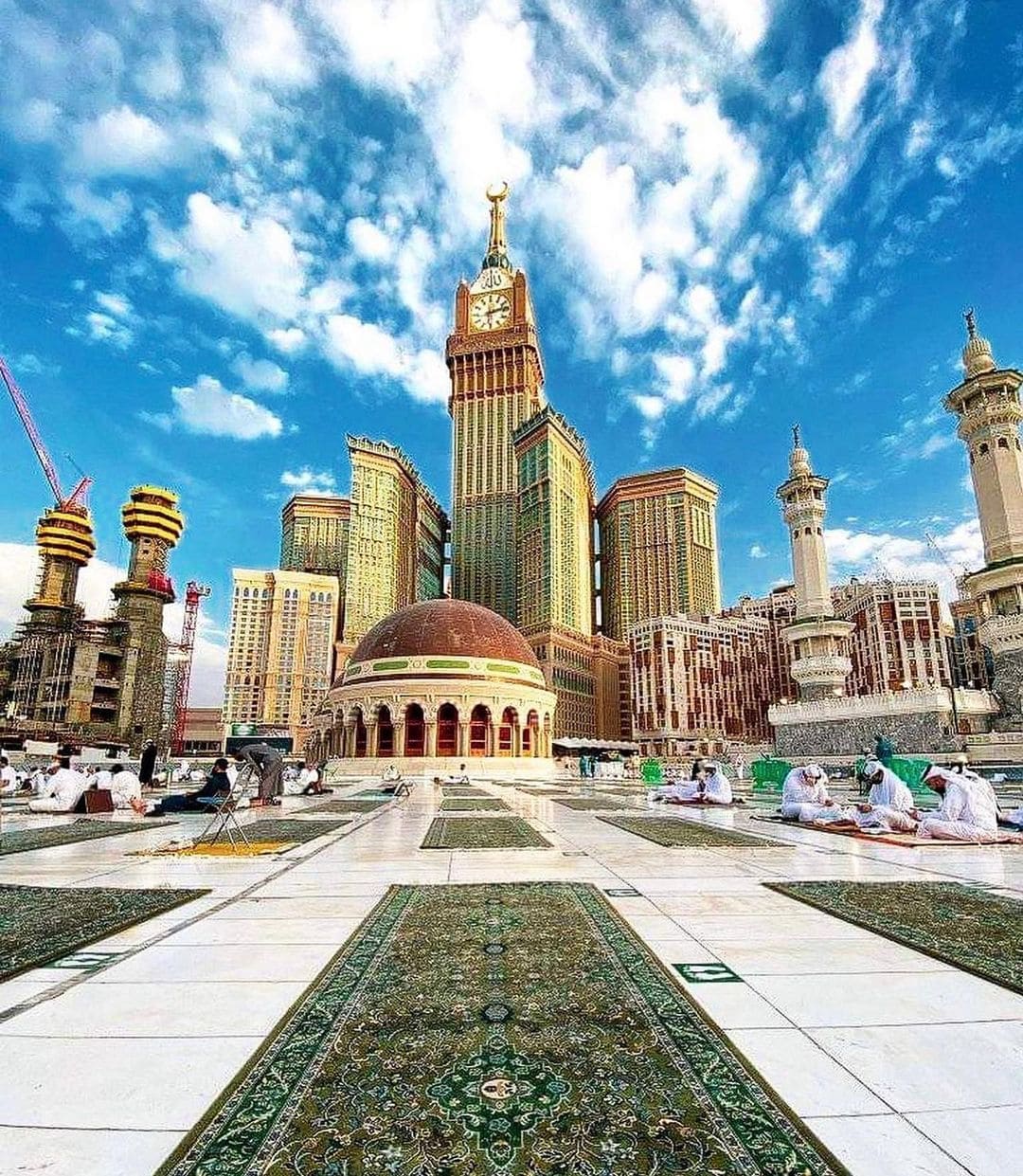 6 Daftar Gedung Pencakar Langit Tertinggi di Dunia, Megah Menjulang hingga 828 Meter! 5 Daftar gedung tertinggi di dunia.