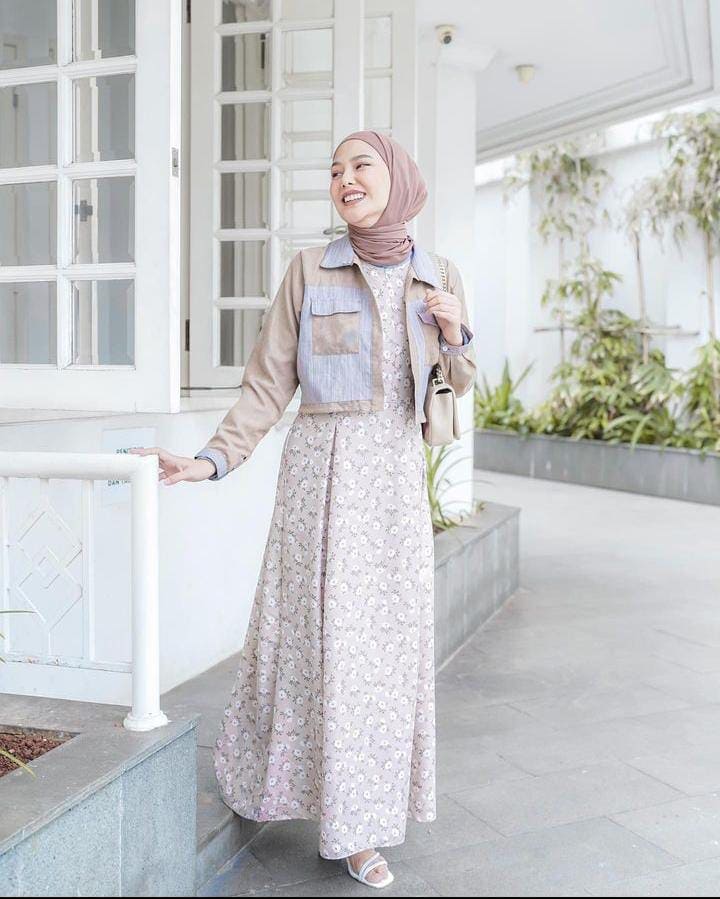 5 Model Baju Dres Panjang ala Selebgram Dara Arafah, Bikin Para Hijabers Makin Elegan 1 Baju dres panjang.