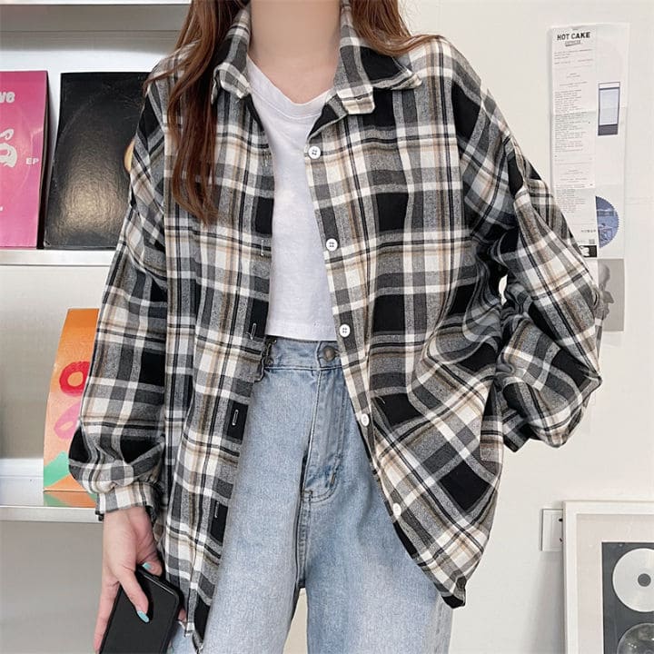 4 Tips Mix and Match Kemeja Kotak Kotak Wanita agar OOTD Makin Cakep, Anti Monoton! 2 Kemeja kotak kotak wanita 2023.