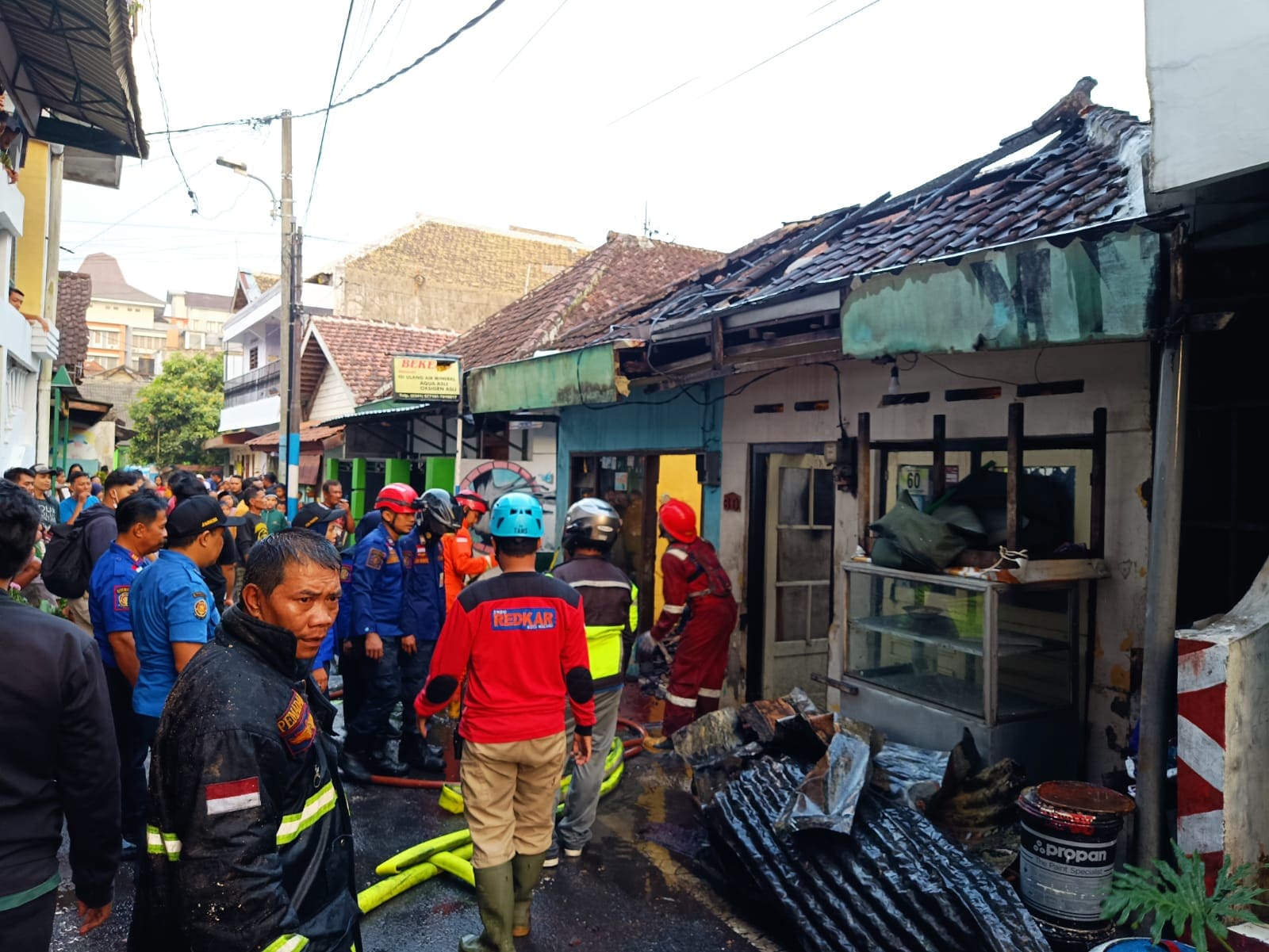 Rumah warga Kertosariro Malang terbakar.