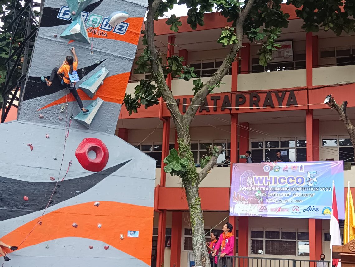 Pemanjat usia dini beraksi di ajang kompetisi Whicco 2023 yang diadakan oleh Unikama pada 3-6Juli 2023. Foto: Yona Arianto/Tugu Jatim