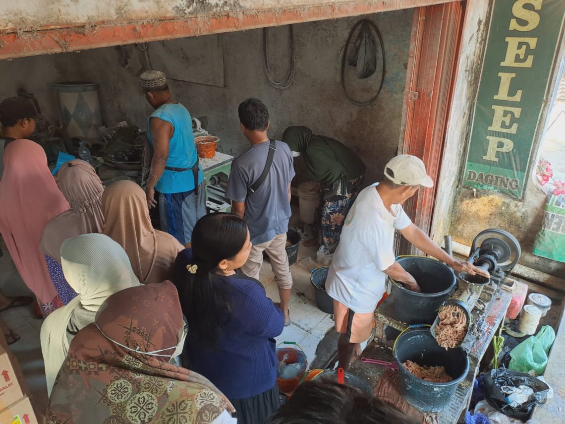 Berkah Iduladha, Antrean Mengular di Penggilingan Daging Tuban 1 iduladha tugu jatim