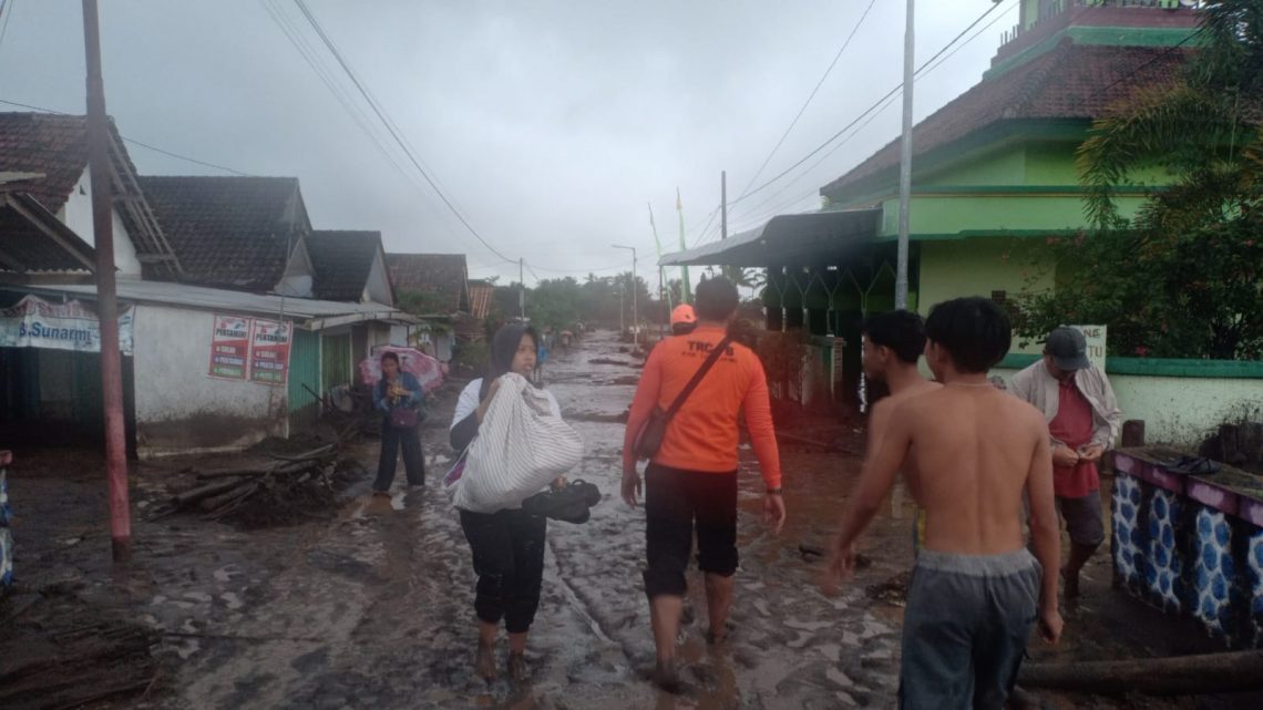 banjir di lumajang tugu jatim