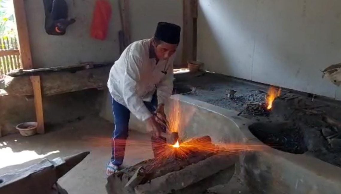 Pusaka Penganti, Senjata Tradisional Asli Pasuruan yang Mendunia dan Dipercaya Punya Kekuatan Spiritual 1 pusaka penganti tugu jatim
