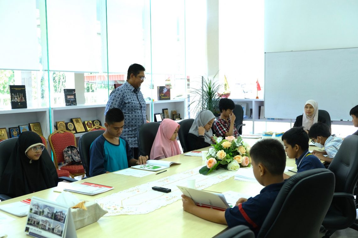 Fakultas Psikologi UM Bantu Atasi Keterbatasan Psikolog untuk WNI di Brunei Darussalam 1 Bantu atasi keterbatasan psikolog di Brunei Darussalam, Fakultas Psikologi UM adakan asesmen kognitif anak-anak WNI. Foto: Dok FPsi UM