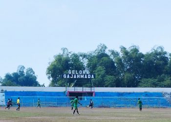 sepak bola tugu jatim