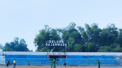 sepak bola tugu jatim