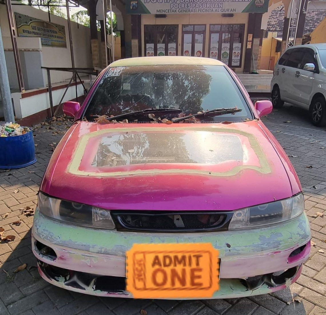 Modif Tangki Sedan untuk Tampung BBM Subsidi, 2 Pria di Pasuruan Ditangkap Polisi 1 Mobil sedan Timor yang dimodif tangkinya dalam kasus penyalahgunaan BBM subsidi di Kecamatan Purwosari, Kabupaten Pasuruan. Foto: dok Polres Pasuruan