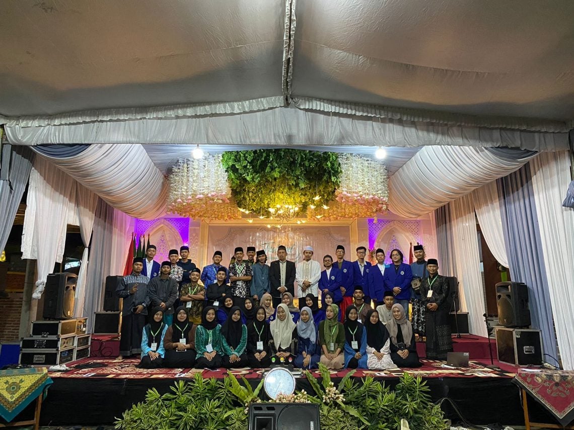 Mahasiswa KKN Universitas Negeri Malang Jadi Panitia Festival Banjari di Desa Sumberpasir 1 Panitia Fesban bersama mahasiswa KKN UM. Foto: dok KKN UM