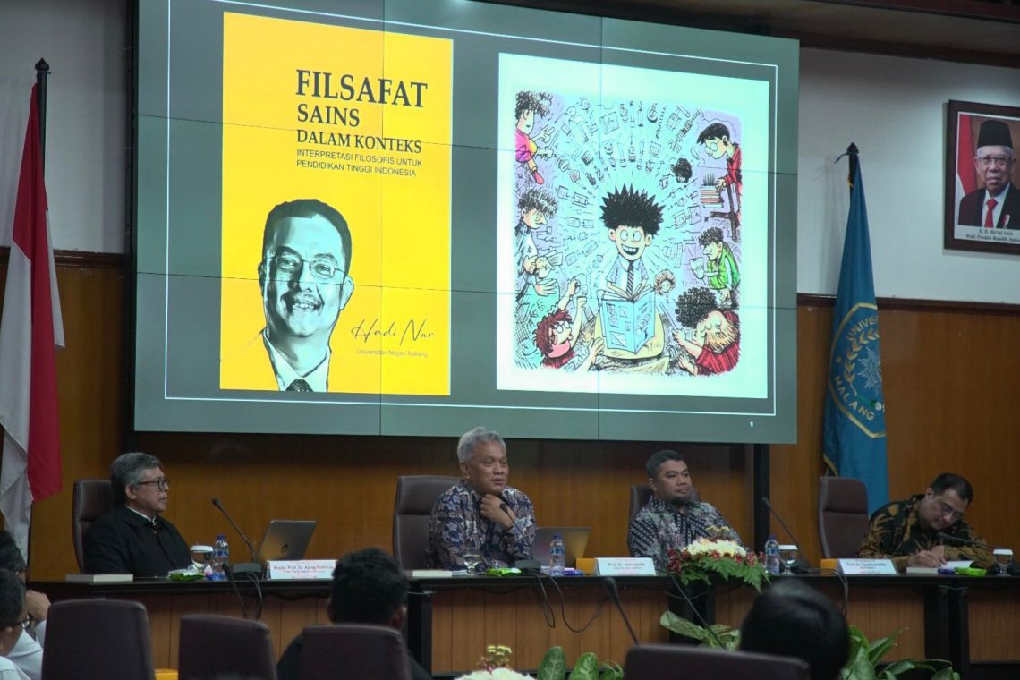 Suasana bedah buku “Filsafat Sains dalam Konteks Interpretasi Filosofis untuk Pendidikan Tinggi Indonesia” yang diterbitkan oleh Universitas Muhammadiyah Malang (UMM) Press. Foto: dok UMM