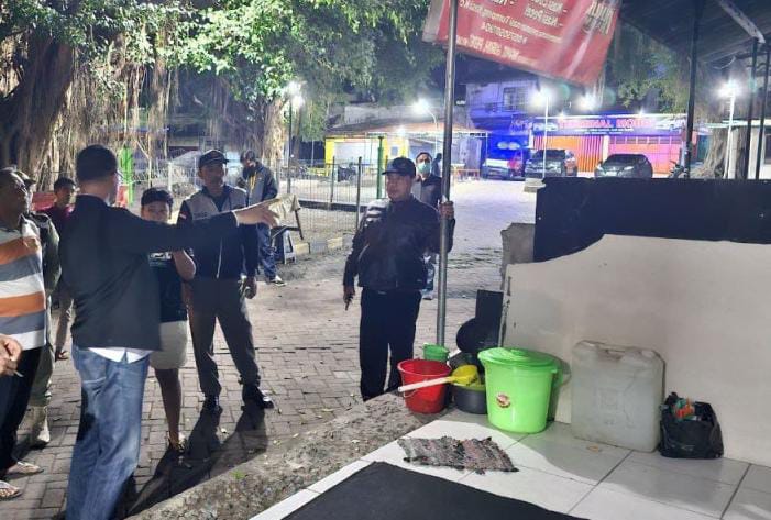 Warung Makan di Terminal Pandaan Pasuruan Jadi Tempat Karaoke Saat Malam 1 Petugas Pemkab Pasuruan sidak warung makan di Terminal Pandaan yang jadi tempat karaoke saat malam hari. Foto: dok Pemkab Pasuruan