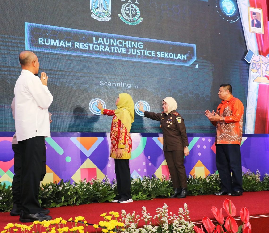 Pemprov Jatim Dukung Restorative Justice dan Paralegal Academy untuk Kades 1 pemprov jatim tugu jatim