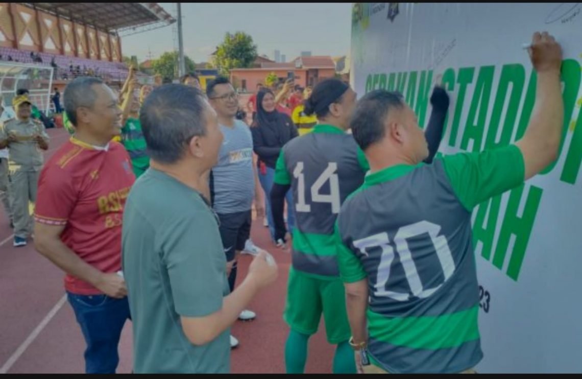 Penandatanganan kesepakatan bersama untuk menciptakan stadion bersih dan indah. Foto: dok Pegadaian