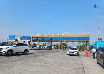jokowi tugu jatim
