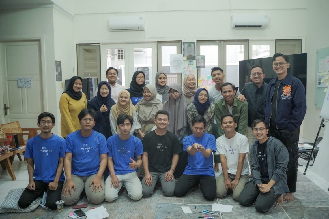Peserta dan para narasumber pada kegiatan Happiness Camp di Lebak Bulus, Jakarta Selatan, pada 19-21/07/2023). Foto: dok Ruber Academy