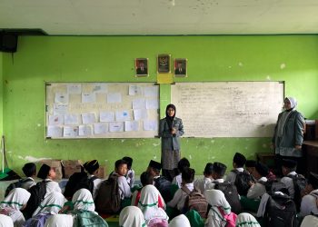 Beri Pelatihan Siswa MI di Jombang, Tim Dosen Psikologi UM Ajarkan Strategi Belajar Pasca Pandemi Covid-19