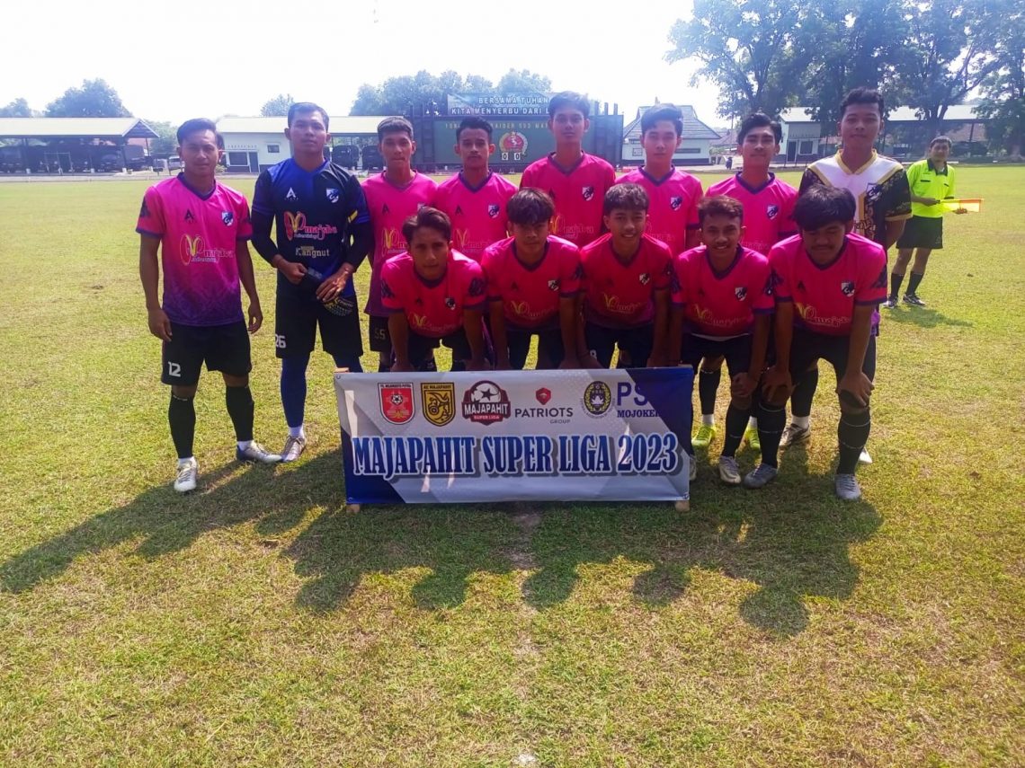 Pekan Ketiga Majapahit Super Liga 2023, AS Twins Mojokerto Masih Puncaki Klasemen Sementara Grup A 1 Peserta MSL foto bersama jelang laga. Foto: MSL Official
