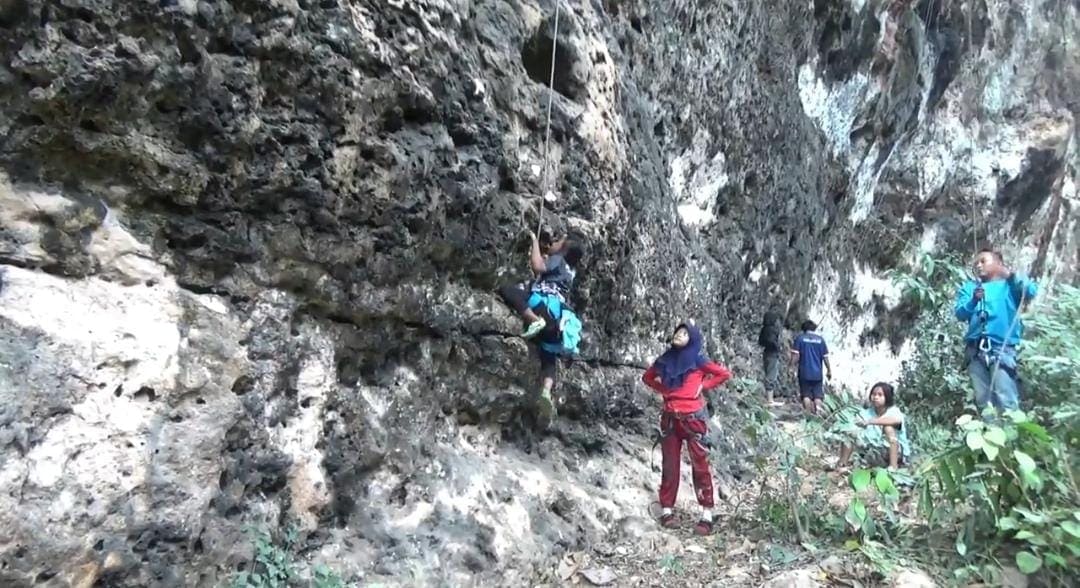 Jelang Akhir Liburan, Anak-Anak Club Mack Sport Climbing Tuban Semringah Latihan Panjat Tebing di Alam Bebas 1 Mack Sport Climbing.
