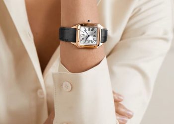 Jam tangan wanita branded.