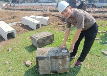 Tugu Balai Kota Malang.