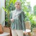 Cara Pilih Blouse Batik Wanita Terlihat Modis, Anti Gagal Tampil Langsing dan Memukau! 15 Blouse batik.
