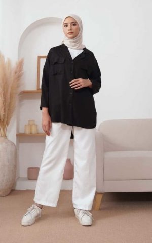 Intip Inspirasi OOTD Kemeja Hitam untuk Wanita Berhijab, Tampilanmu Makin Kece dan Stylish! 1 OOTD kemeja hitam.