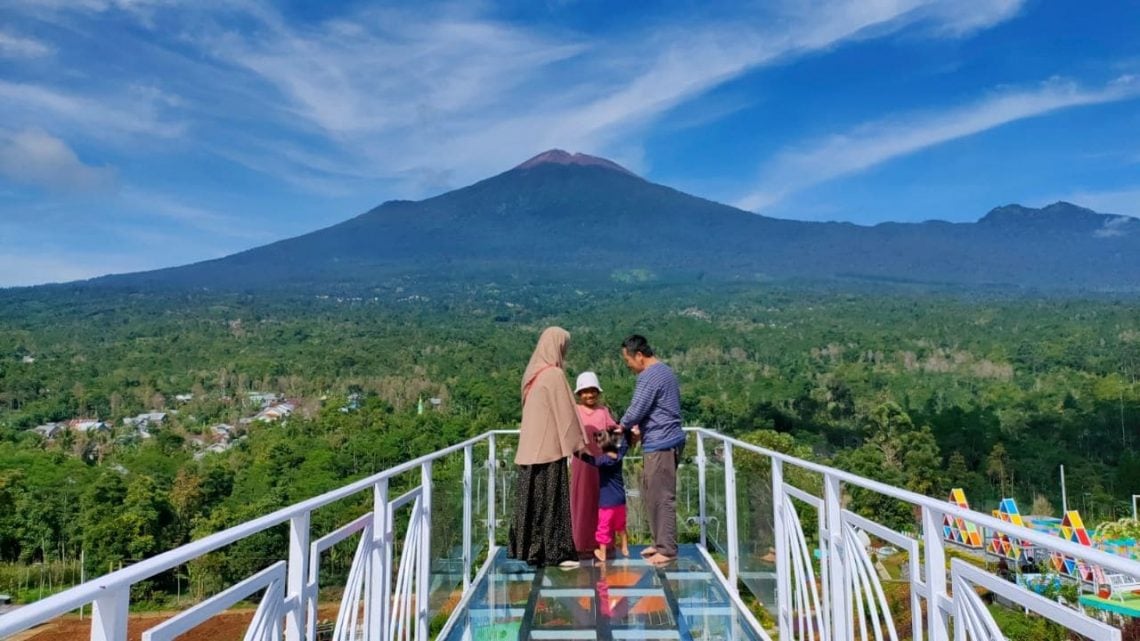 Pesona Wisata Bukit Tangkeban Pemalang, Nikmati Indahnya View Gunung Slamet yang Instagramable Banget 1 Wisata Bukit Tangkeban.