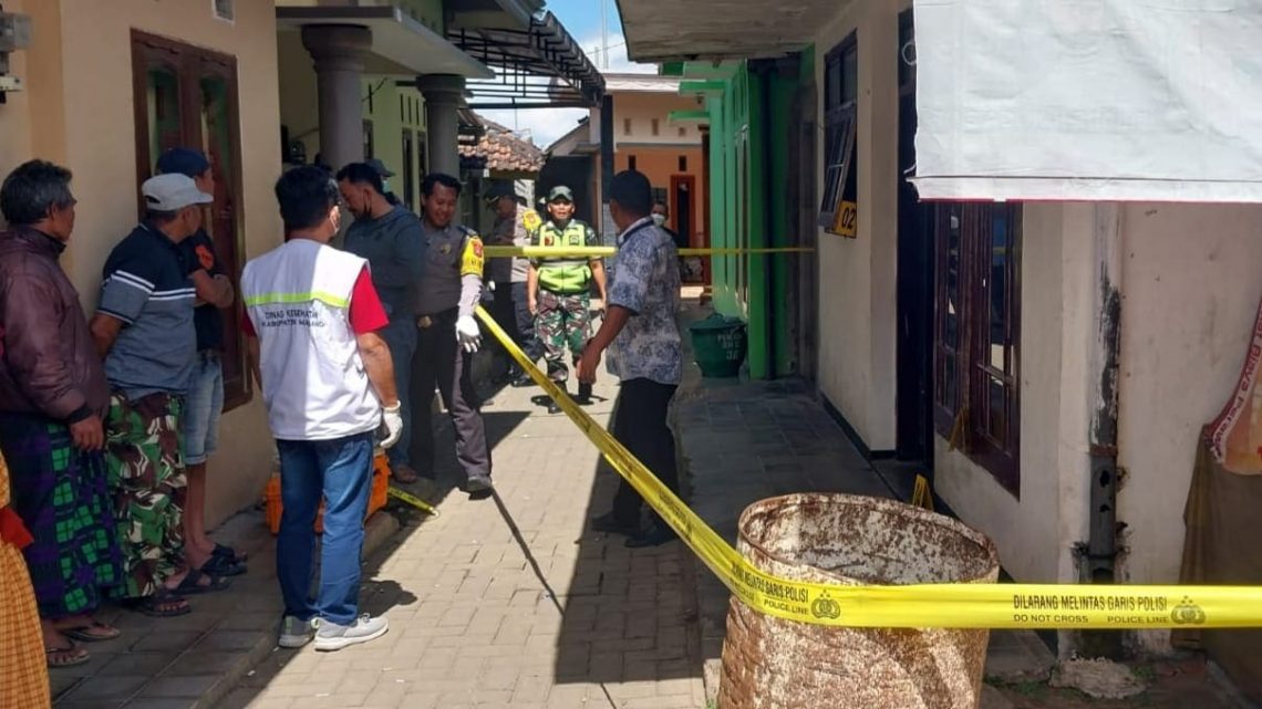 Ibu dan anak di Malang.