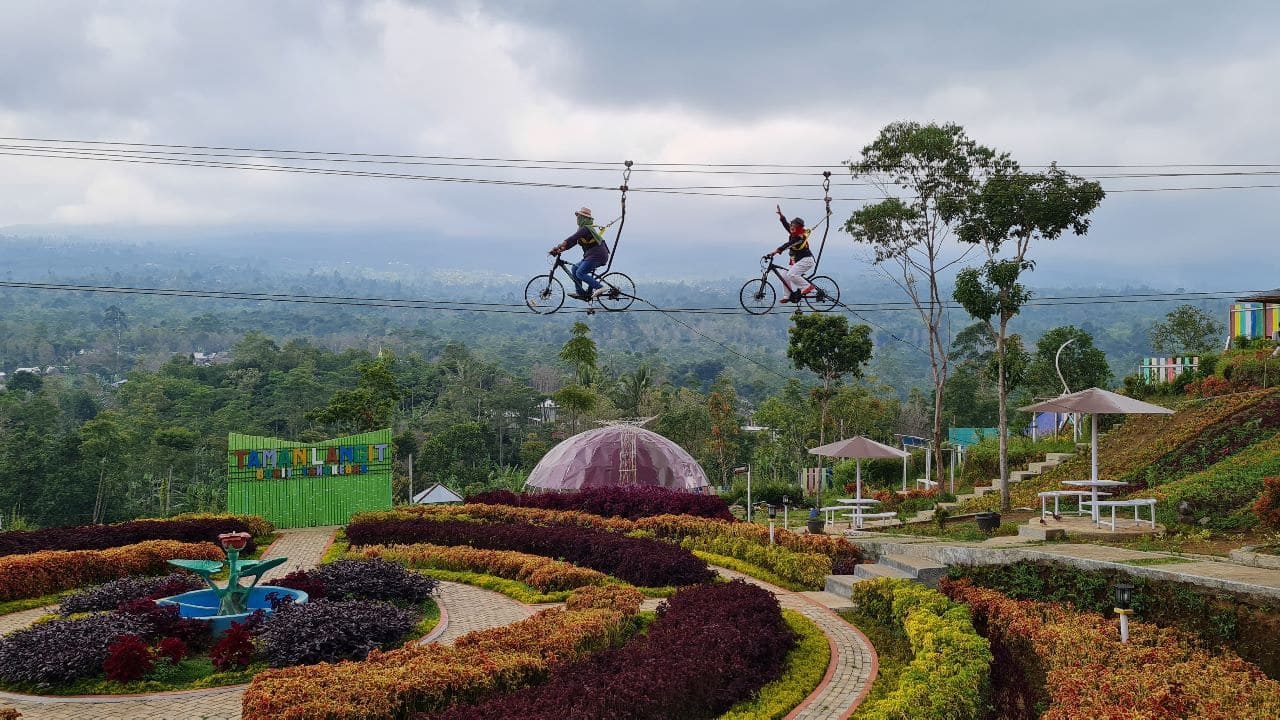 Pesona Wisata Bukit Tangkeban Pemalang, Nikmati Indahnya View Gunung Slamet yang Instagramable Banget 2 Harga tiket Wisata Bukit Tangkeban Pemalang.