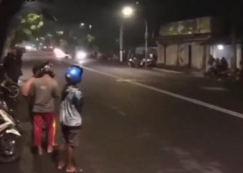 Balapan liar.