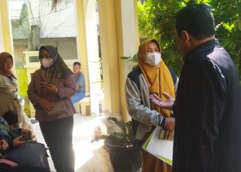 Perangkat desa.