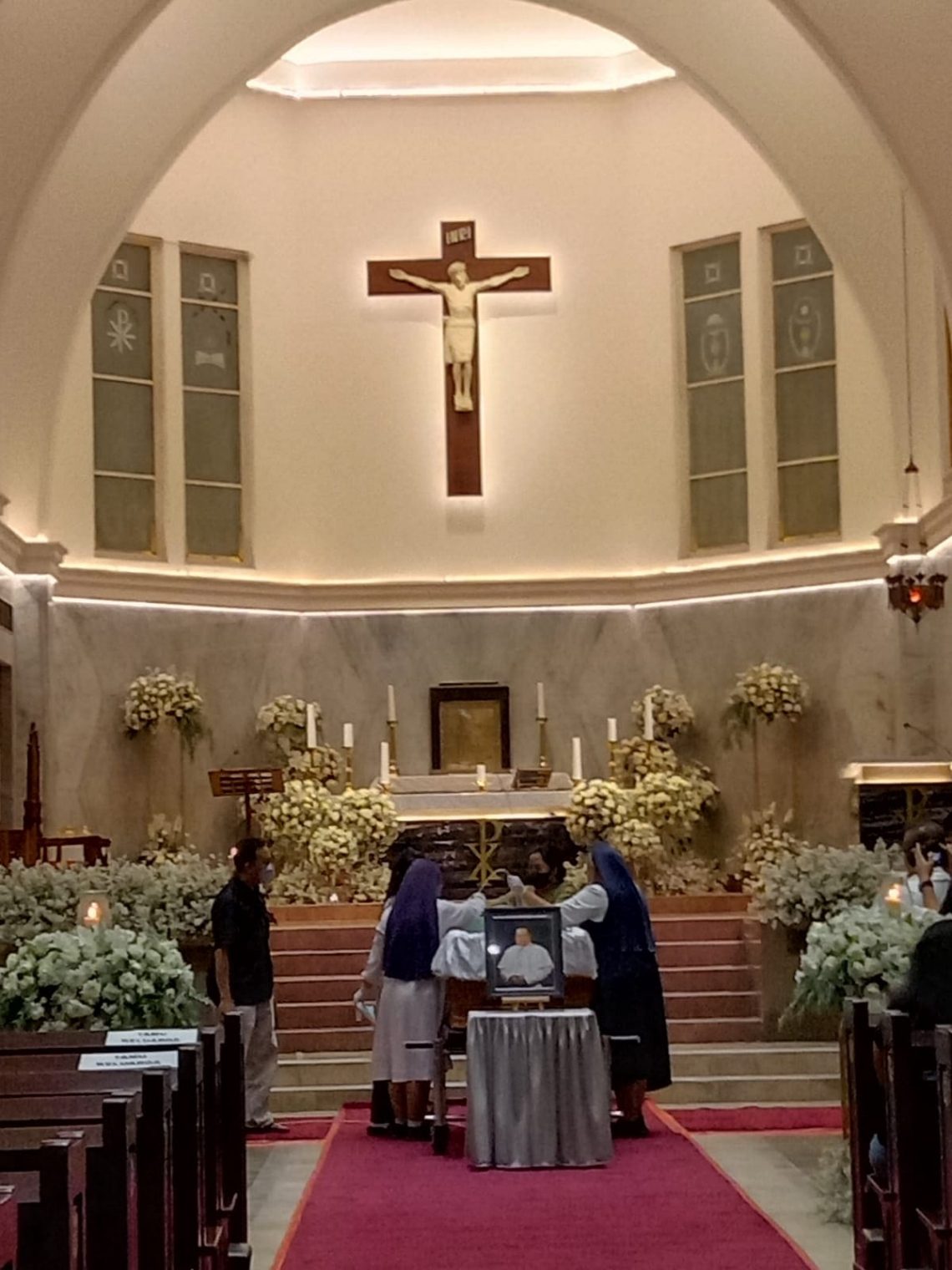 Khidmat! Ribuan Umat Ikuti Persemayaman Uskup Surabaya Mgr Vincentius Sutikno Wisaksono 1 Vincentius Sutikno Wisaksono.