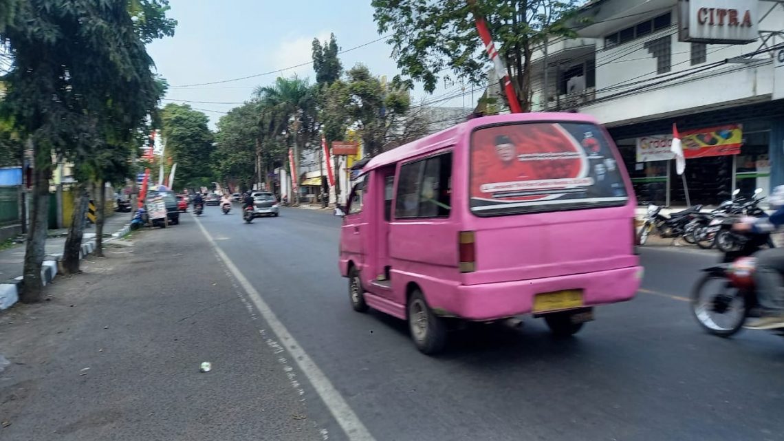 Asal Tak Ajak Nyoblos, Angkot Malang Boleh Berstiker Wajah Bacaleg hingga Parpol 1 Angkot Malang.