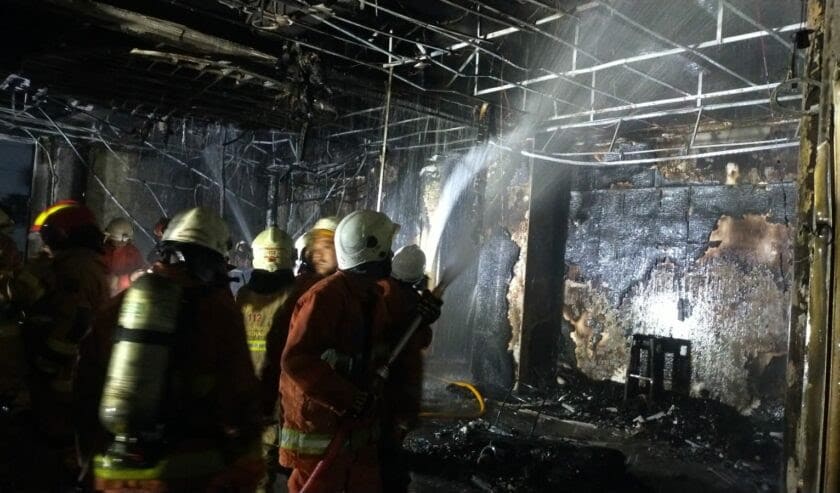Asrama BBPMP Ketintang Surabaya Ludes Terbakar, Diduga Korslet dan Belasan Korban Luka-Luka 1 Asrama BBPMP.