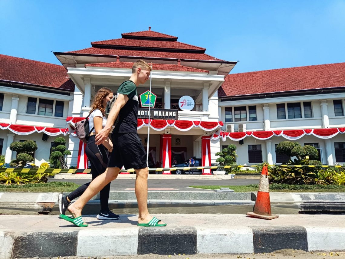 Bongkar Pagar Balai Kota Malang, Wali Kota Sutiaji: Rakyat dan Pejabat Biar Tak Ada Batas 1 Pagar Balai Kota Malang.