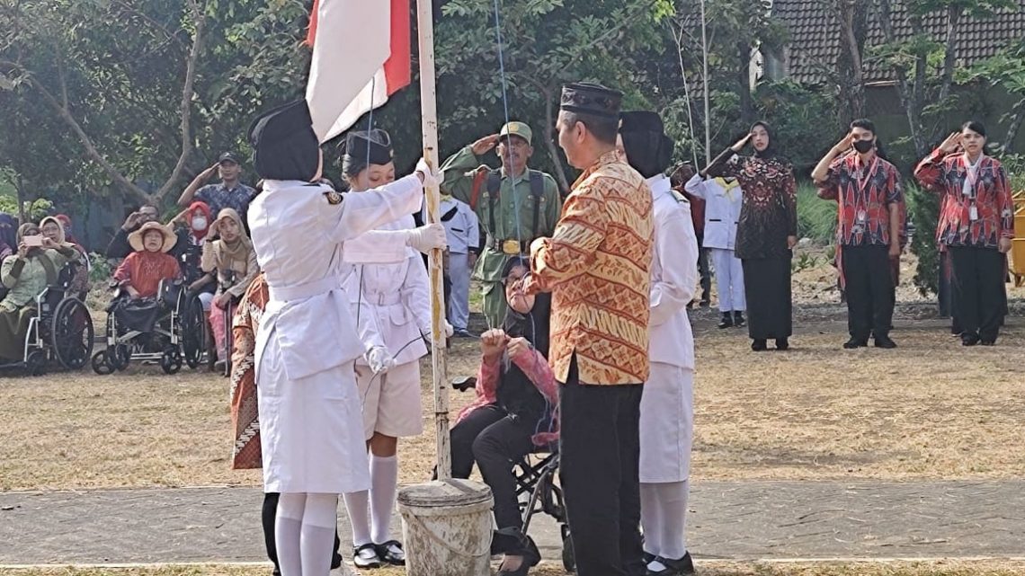 Difabel Malang Jadi Petugas Upacara HUT RI Ke-78, Lurah Tunggulwulung Haru Ucapkan Terima Kasih 1 Difabel Malang.