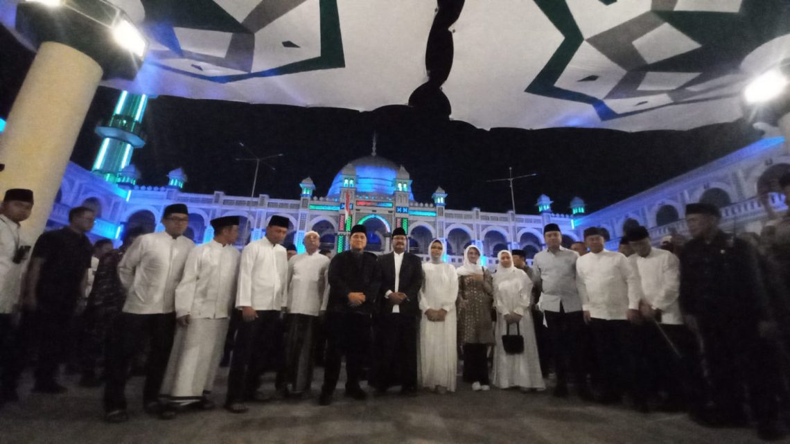 Suasana launching lampu hias di Masjid Jami' dan Kawasan Alun-alun Kota Pasuruan. Foto: Laoh Mahfud/Tugu Jatim