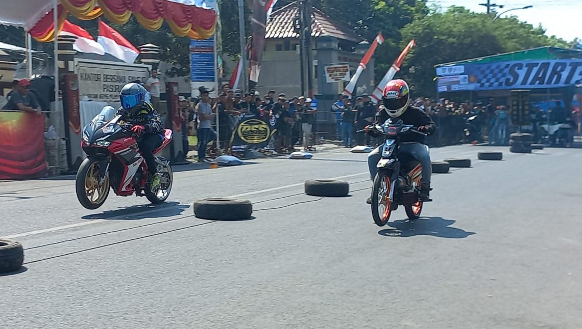 Ajang Balap Drag Bike Resmi Pertama di Kota Pasuruan, IMI Jaring Atlet Profesional 5 Balapan drag bike resmi pertama yang digelar IMI Kota Pasuruan di Jalan Sultan Agung, Kota Pasuruan, pada Minggu (20/8/2023) pagi. Foto: Laoh Mahfud/Tugu Jatim