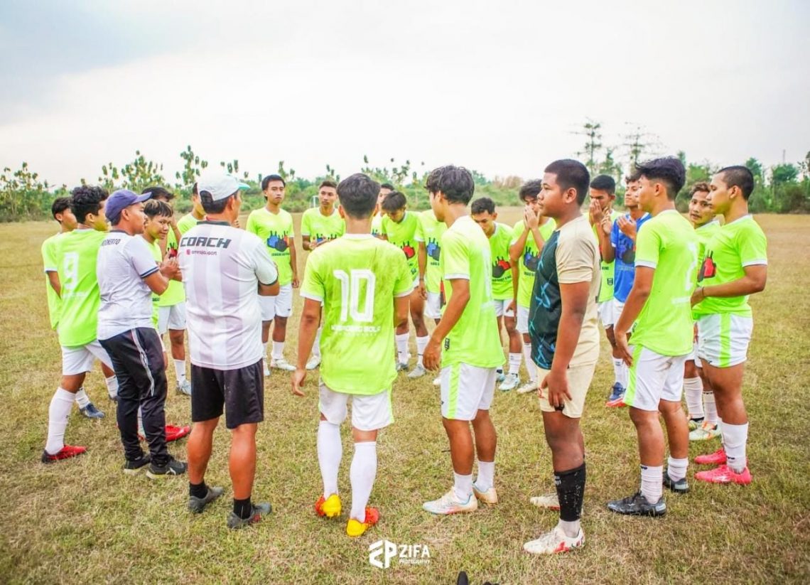 sepak bola tugu jatim