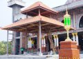 Jaga Nilai Historis, Soko Guru Masjid Agung Darussalam Mojokerto Dipasang Lagi