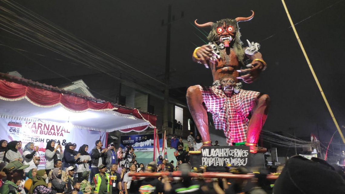 Ogoh-ogoh Hingga Parade Kostum Meriahkan Karnaval Seni Budaya di Bumiayu Malang 1 Karnaval Seni Budaya dalam rangka Bersih Desa dan Peringatan HUT ke-78 RI. Foto: Salvadora Erik/Tugu Jatim