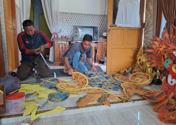 Satpam di Tuban, Agus Heri Lihai Membuat Kostum Karnaval