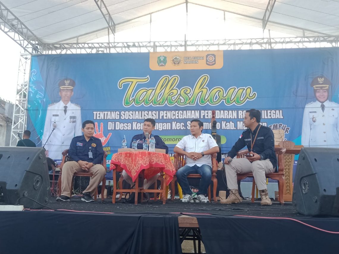 Talkshow pemberantasan rokok ilegal di Lapangan Desa Kembangan, Kecamatan Sukomoro, Magetan, Jawa Timur, pada Sabtu (29/7/2023). Foto: dok Satpol PP Magetan