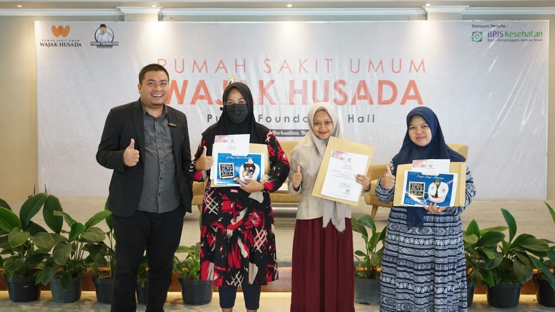 Penyerahan 40 KK, akta kelahiran, dan KIA gratis kepada masyarakat. Foto: dok RSU Wajak Husada Malang