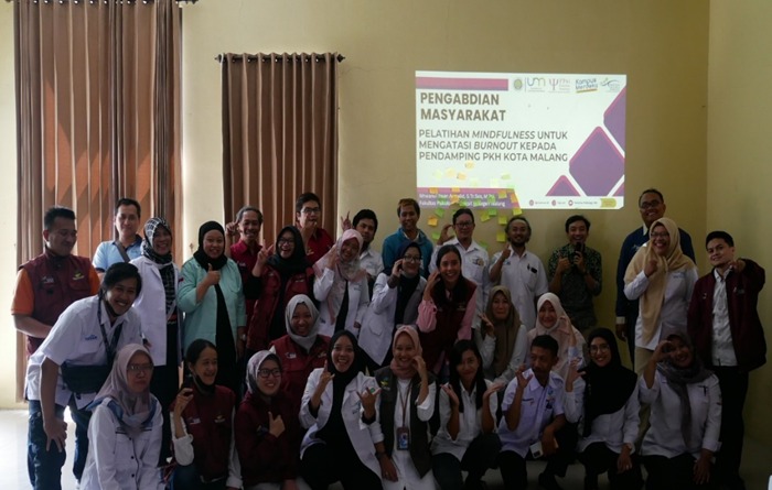 Dosen Fakultas Psikologi Universitas Negeri Malang Kurangi Burnout Pendamping PKH Lewat Pelatihan Mindfullness 3 WhatsApp Image 2023 08 14 at 06.27.28