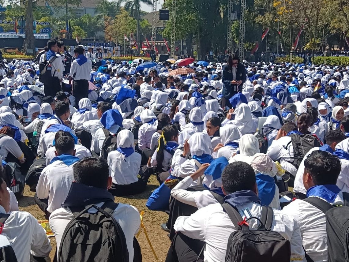 Maba Universitas Brawijaya Malang Banyak yang Tumbang Saat Ospek 1 Ribuan maba mengikuti PKKMB di kampus UB Malang, pada Senin (14/08/2023). Foto: Yona Arianto/Tugu Jatim