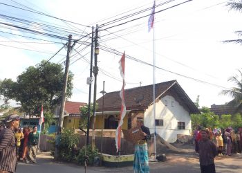 Upacara HUT ke-78 RI, Warga Kabupaten Malang Gunakan Pakaian Adat