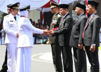 gubernur jatim tugu jatim
