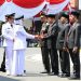 Gubernur Jatim Beri Penghargaan Jer Basuki Mawa Beya ke Sejumlah Tokoh 8 gubernur jatim tugu jatim