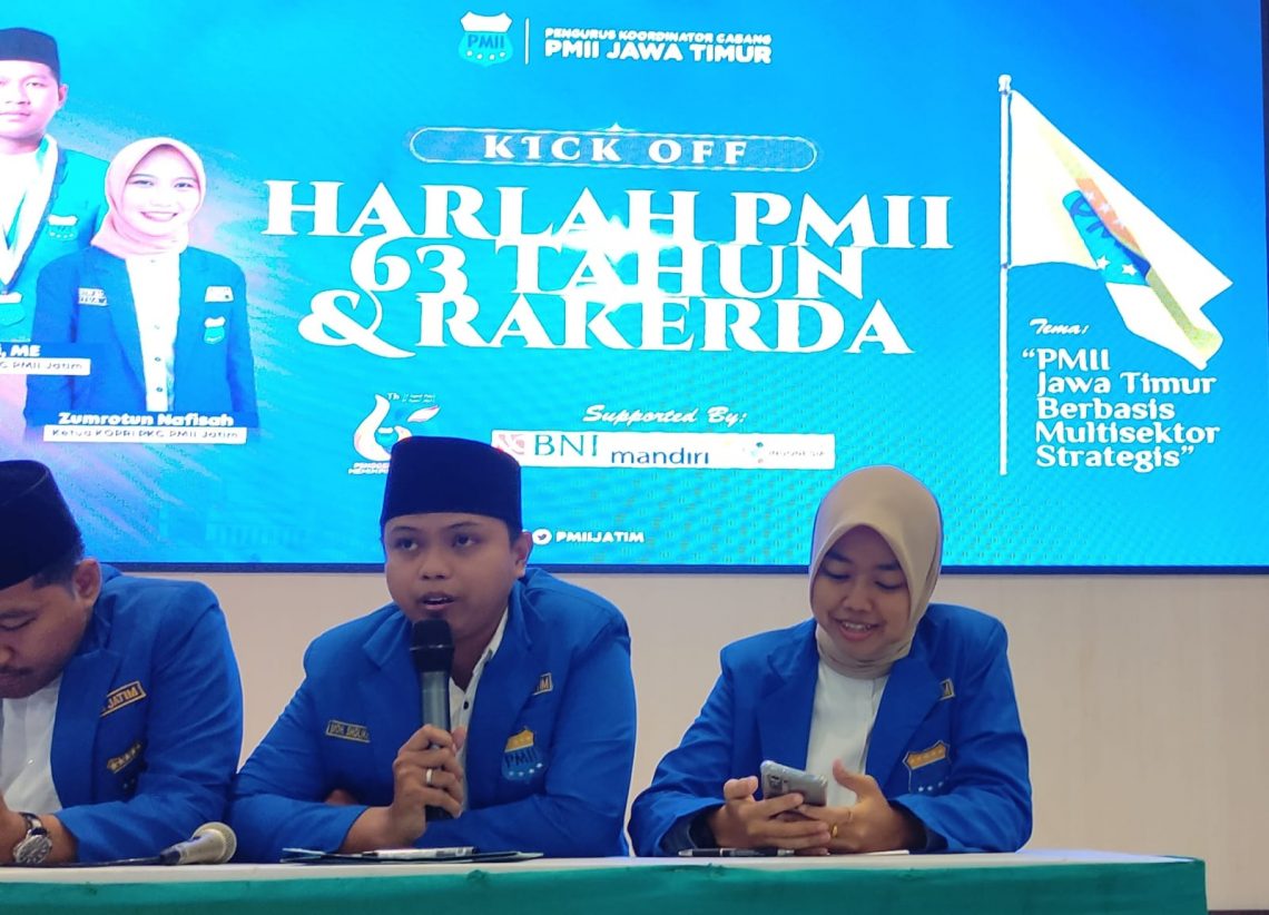 PKC PMII Jatim Dukung Aksi Rapor Merah Bupati Tuban 1 Sekretaris Umum PKC PMII Jatim, Moh Sholikhul Hadi (pegang mik). Foto: Dok PKC PMII Jatim